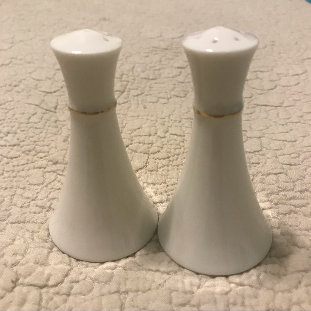 Lenox Baronet 24K trim Salt & Pepper Shaker Set